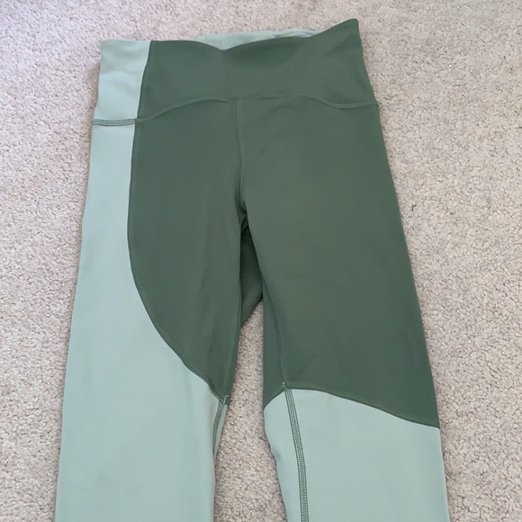 Lululemon Crop - Picture 3 of 15